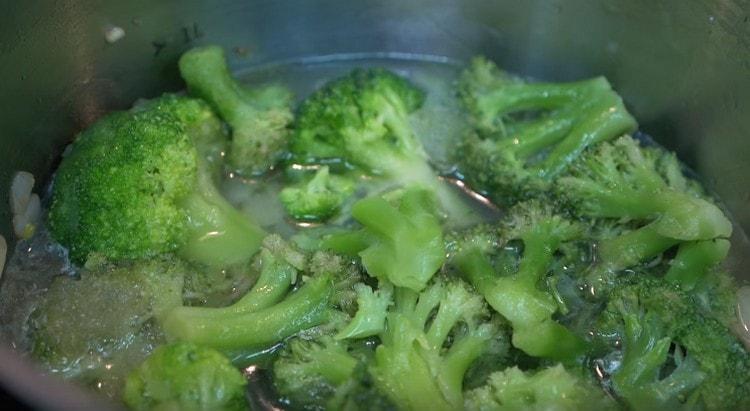 Pour the soup ingredients with water.