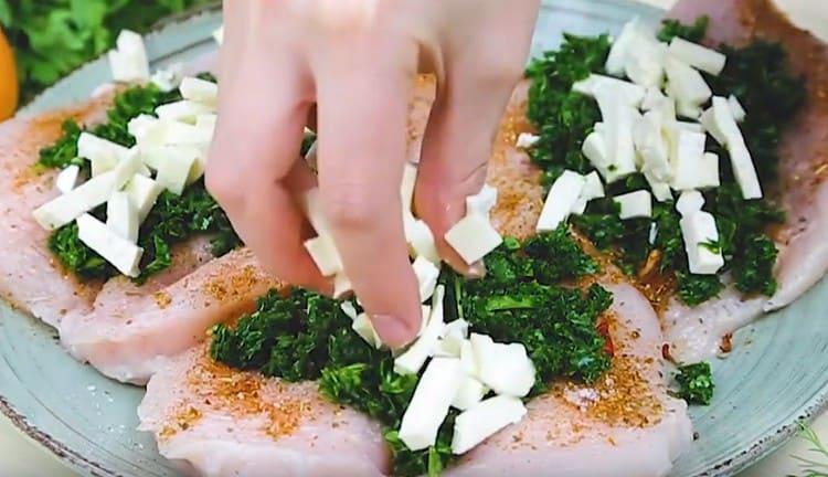 Spread chopped spinach and feta cheese on the chicken fillet.