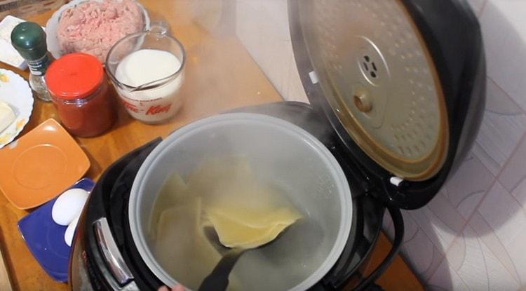 Sacamos las sábanas y las ponemos en un plato.