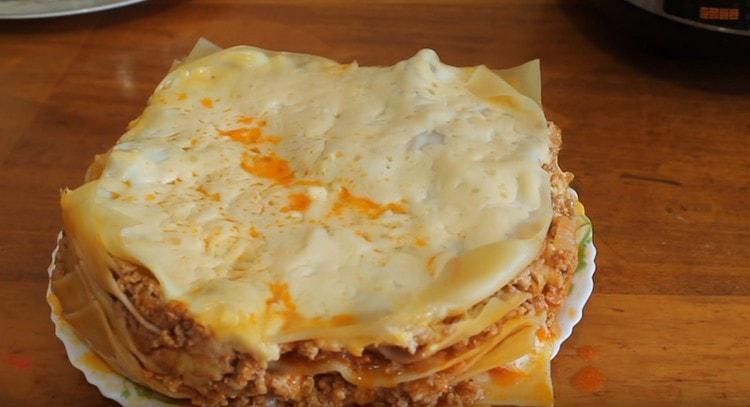 Appetizing lasagna in the multicooker is ready.