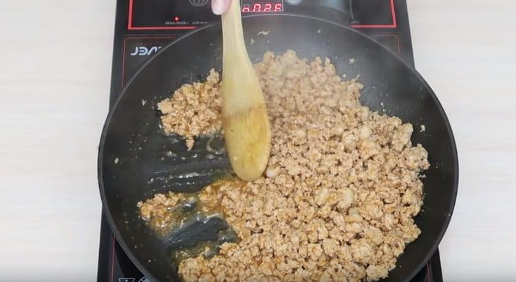 Fry the minced meat until cooked.