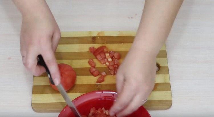 Finely chop the peeled tomatoes.