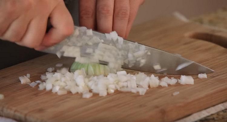 Finely chop the carrots and onions.