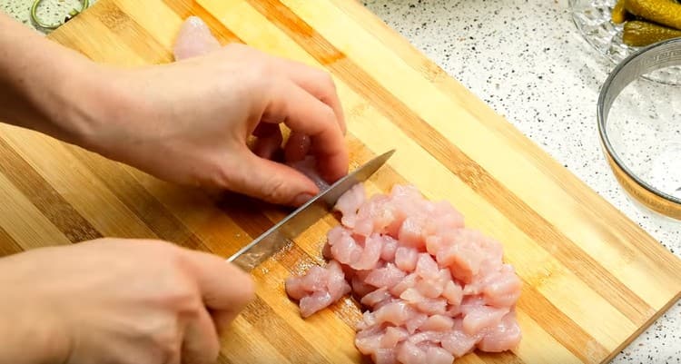 Finely chop the chicken fillet.