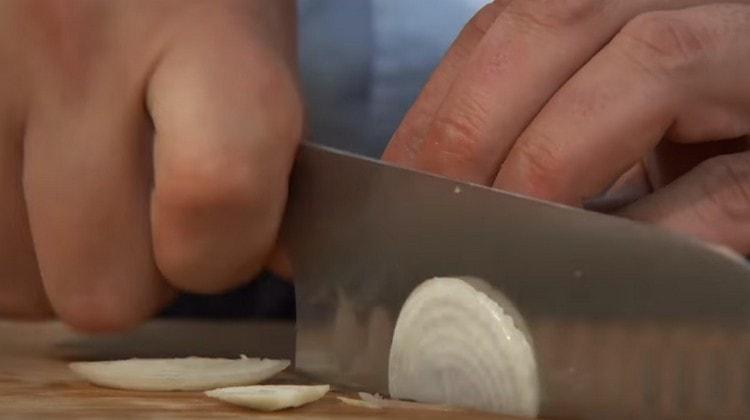 Onion cut into half rings.