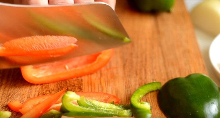 Cut the bell pepper into strips.