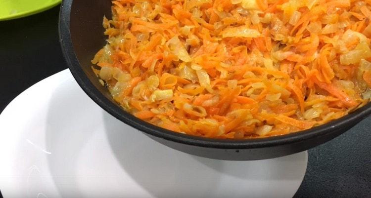 Ponemos la fritura terminada en un plato y la dejamos enfriar.