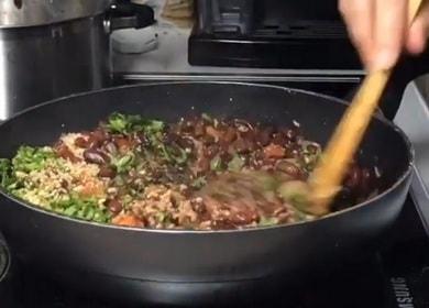 Cooking a delicious red bean lobio: a classic recipe with a photo.