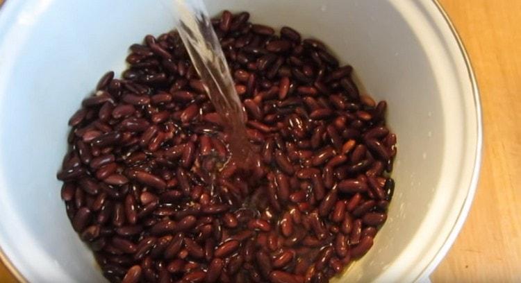 Fill the beans in advance with water so that it swells.