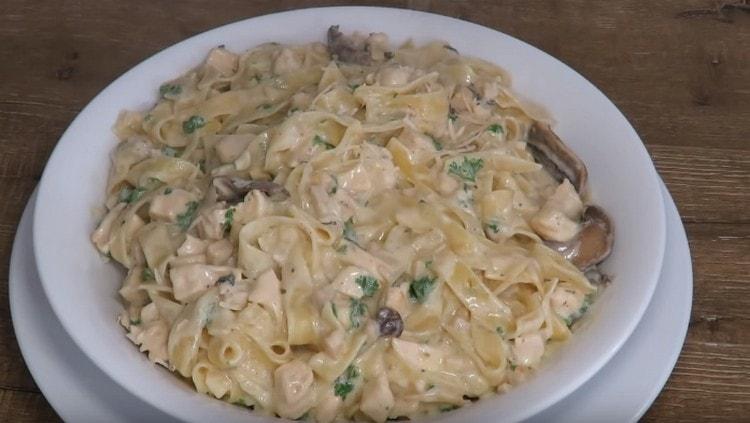 Pasta in a creamy sauce is ready.