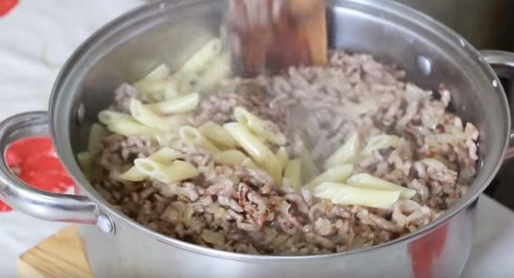 Stuffing is transferred to a pan for pasta.