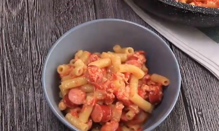 Ovaj zanimljiv recept pomoći će vam da kuhate ukusne tjestenine s kobasicama.