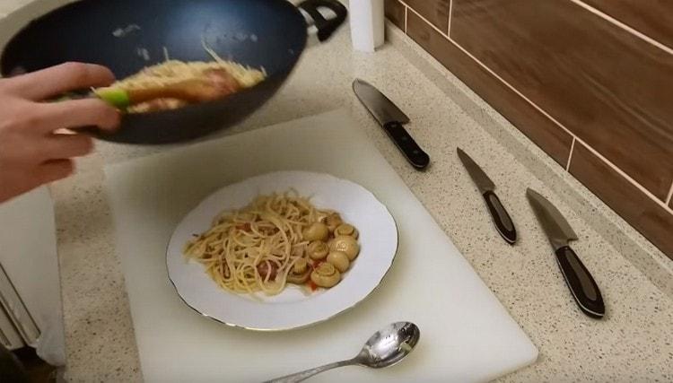 Indeed, everyone can cook pasta with stew in a pan.