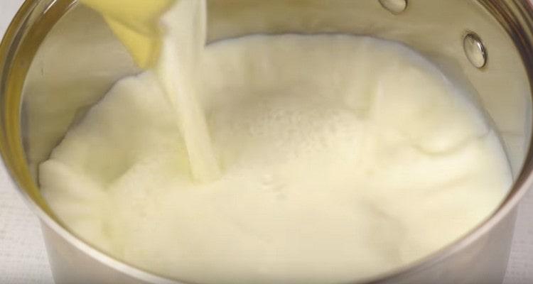 pour the rest of the milk into the pan.