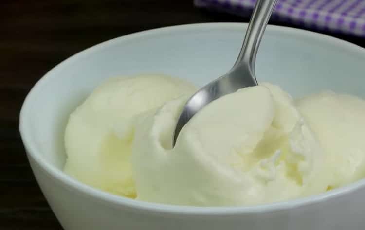 Ice cream in an ice cream maker according to a step by step recipe with photo