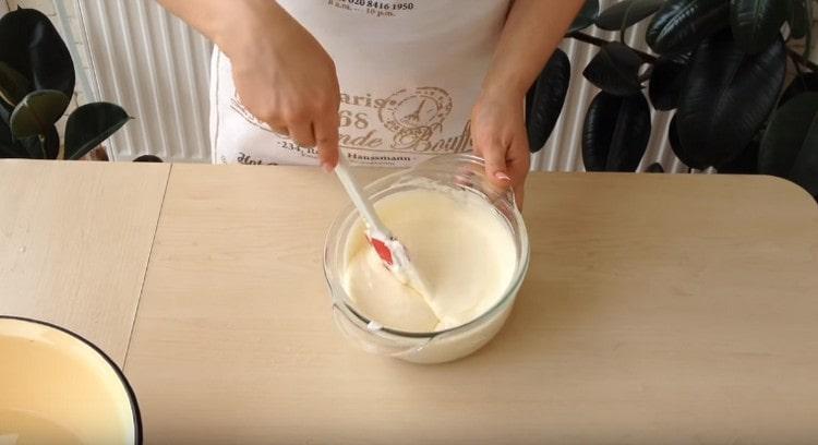 La masse de la crème glacée doit être homogène et luxuriante.