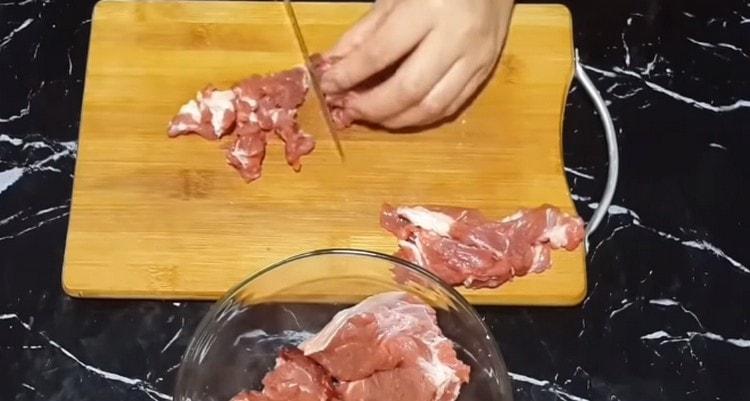 Cut the lamb into small pieces.