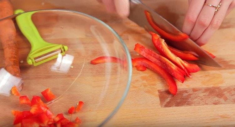 Finely chop the bell pepper.