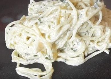 Appetizing pasta with squid in a creamy sauce: recipe with step by step photos.