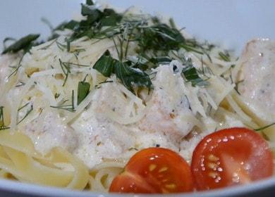 Appetizing pasta with red fish in a creamy sauce: cook according to the recipe, see step-by-step photos.