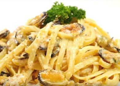 Incredibly delicious pasta with mussels in a creamy sauce: cook according to a step by step recipe with a photo.