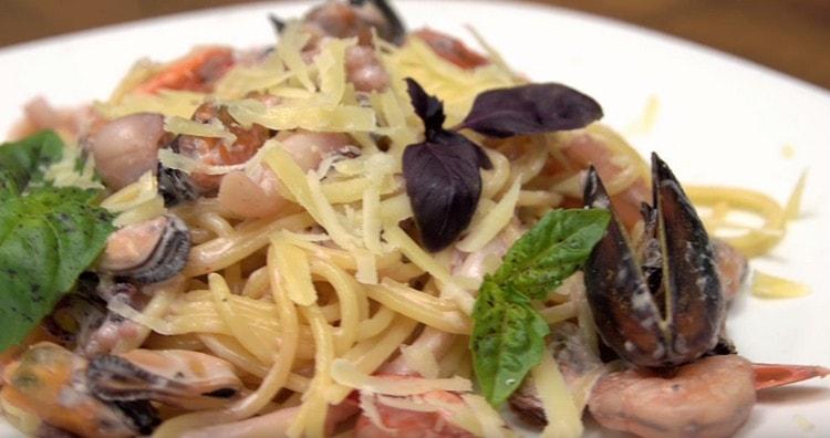 Fragrant seafood pasta in a creamy sauce is ready.