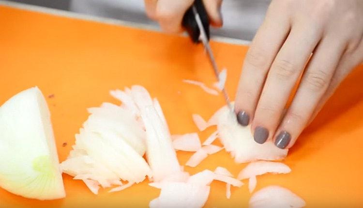 Finely chop the onion.