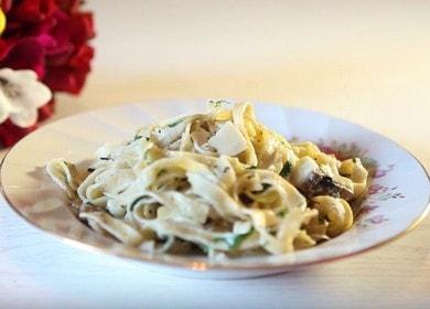 Delicious pasta with mushrooms in a creamy sauce: cook with step by step photos.