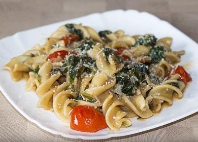 Fragrant pasta with spinach: we are preparing an interesting recipe with a photo.