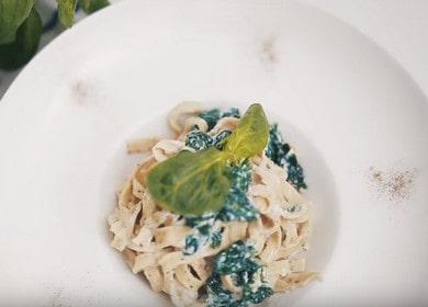 Appetizing fettuccine pasta with your own hands: we cook according to the recipe with a photo.