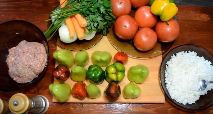 hierve el arroz de antemano, lava y limpia todas las verduras necesarias.