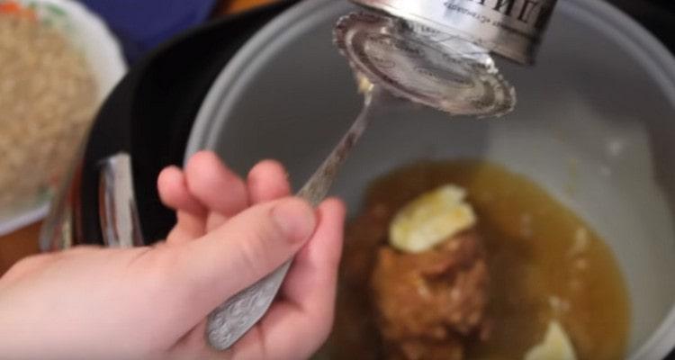 Put the stew in the multicooker bowl.