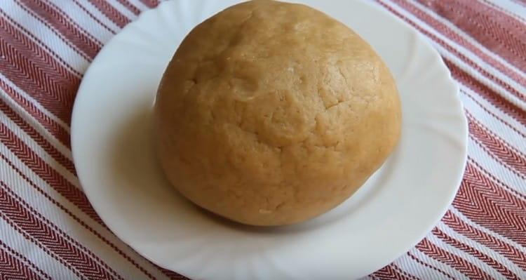 A simple shortcrust pastry without eggs is ready.
