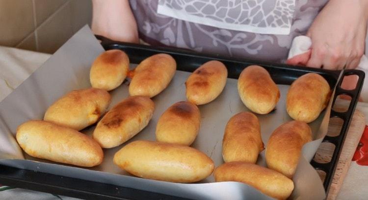 Such pies with cabbage in the oven are baked quickly.