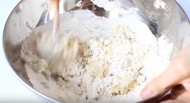 Mix all the ingredients for the dough.