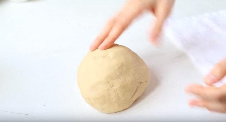 Ready dough should not be sticky.