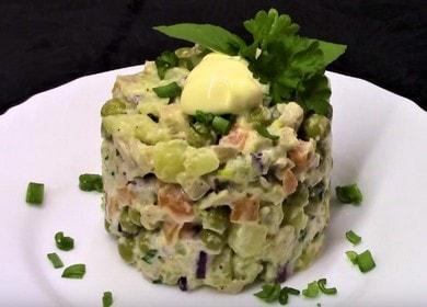 Nous préparons une salade maigre au calmar selon une recette pas à pas avec photo.