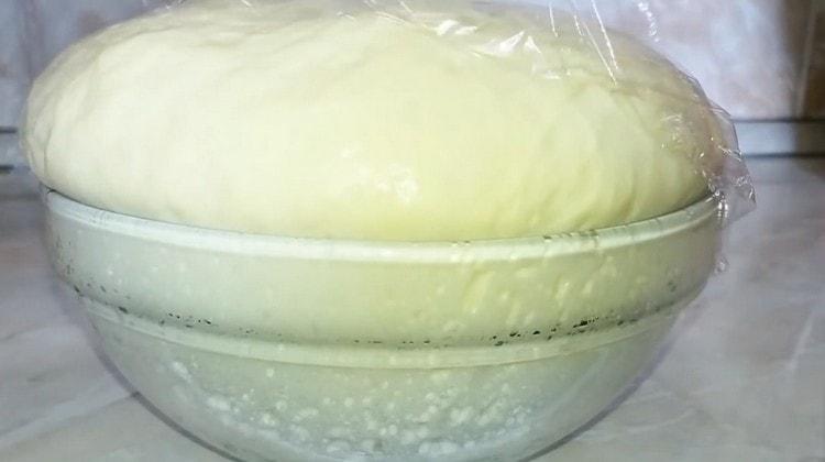 such a simple yeast dough is suitable for different baking.