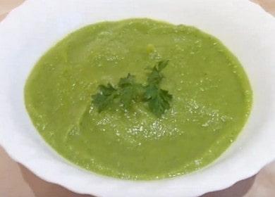 We prepare a gentle diet broccoli puree according to a step-by-step recipe with a photo.