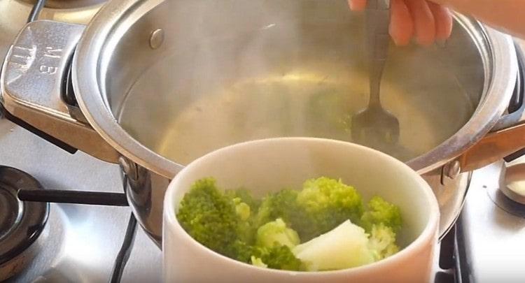 We get boiled broccoli.
