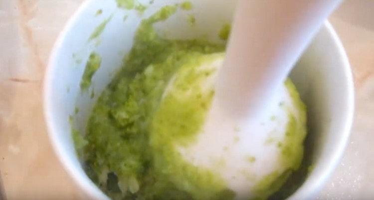 Using a blender, grind the vegetable in mashed potatoes.