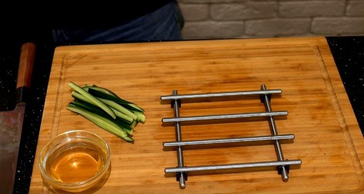 The resulting flesh of the cucumber is cut into thin long strips.