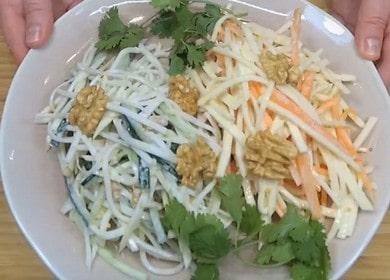Salade de céleri-rave - facile, savoureuse et très saine