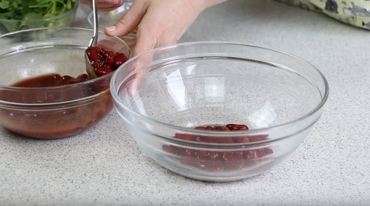 Put canned beans in a bowl.