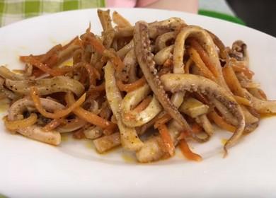 Preparamos una ensalada original con calamares y zanahorias coreanas de acuerdo con una receta paso a paso con una foto.