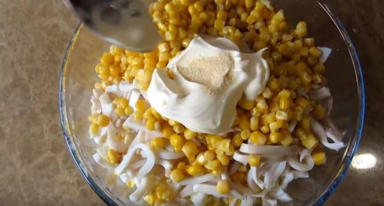 Add dried garlic to mayonnaise.