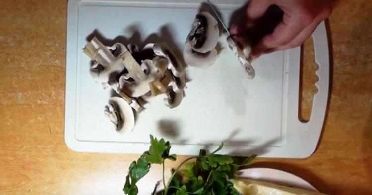 We cut champignons into thin plates.