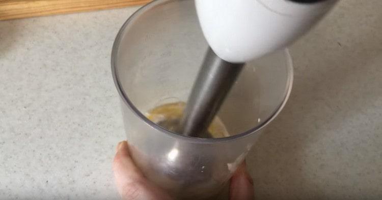 Beat the egg mass with a blender.