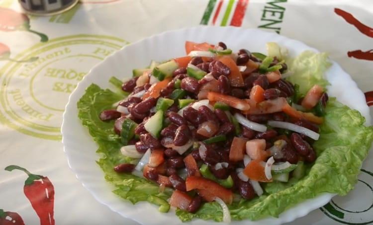 Our delicious salad with beans is ready.