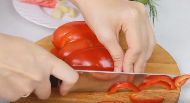 chop the bell pepper into thin strips.